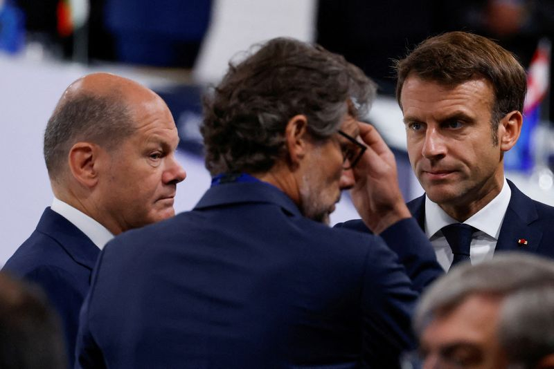 Le chancelier allemand Olaf Scholz et le président français Emmanuel Macron à Madrid, en Espagne
