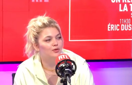 Louane a raconté sa mésaventure sur les ondes de RTL.  (Capture Twitter RTL)