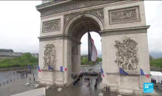 Emmanuel Macron commémore la victoire du 8 mai 1945 à Paris