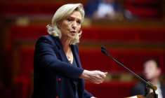 Le Parlement français débat et vote deux motions de censure contre le gouvernement français