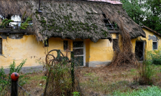 Une vieille maison à Mezokeresztes, dans le nord-est de la Hongrie, le 25 septembre 2025 ( AFP / Attila KISBENEDEK )