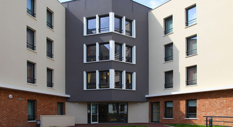 Une résidence Korian à Lisieux. {© Korian)