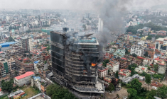 Un hôtel mis à sac et incendié à Katmandou, le 10 septembre 2025 ( AFP / PRABIN RANABHAT )