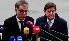 Le premier secrétaire du PS, Olivier Faure et le sénateur Patrick Kanner avant une réunion dans le cadre de consultations visant à nommer un nouveau Premier ministre