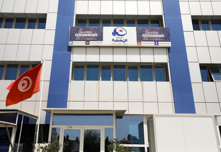 TUNISIE: UNE CENTAINE DE MEMBRES DU PARTI ENNAHDA DÉMISSIONNENT