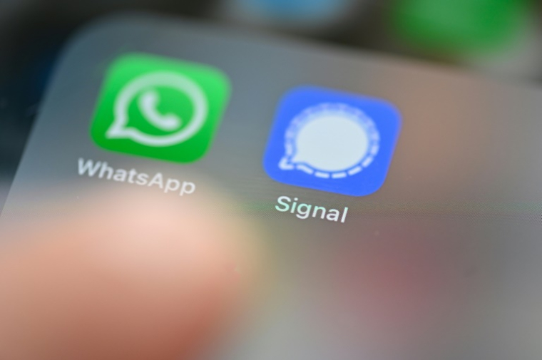 Les applications de messageries cryptées sont particulièrement opposées à l'adoption d'un texte pour lutter contre la diffusion d'images pédopornographiques, qu'elles jugent dangereux pour le respect de la vie privée ( AFP / Damien MEYER )