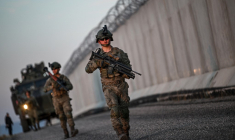 Des soldats turcs patrouillent à la frontière iranienne, le 1er novembre 2024. (illustration) ( AFP / OZAN KOSE )