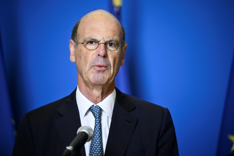 Le ministre français de l'Economie, Eric Lombard, s'exprime lors d'une conférence de presse, à Paris, le 26 juin 2025 ( AFP / JULIEN DE ROSA )