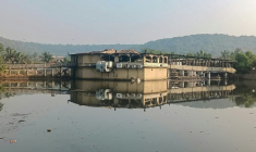 Les restes d'une discothèque après avoir été ravagée par un incendie à Goa, dans l'ouest de l'Inde, le 7 décembre 2025 ( AFP / - )