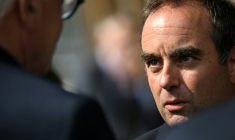 Sébastien Lecornu, lors d'un déplacement à Mérignac, le 17 août 2026 ( POOL / Christophe ARCHAMBAULT )
