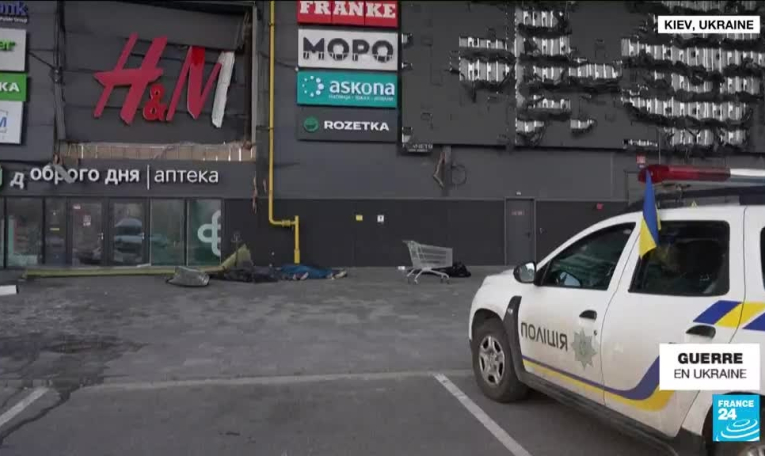 Guerre en Ukraine : au moins huit morts dans un bombardement sur un centre commercial à Kiev