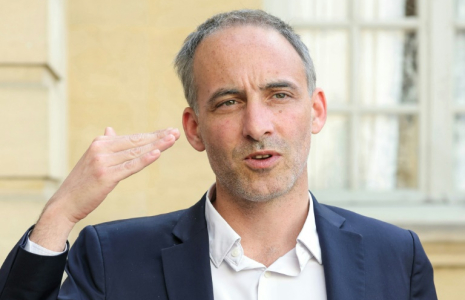 L'eurodéputé Raphaël Glucksmann le 23 mai 2025 à Matignon, à Paris ( AFP / Thomas SAMSON )