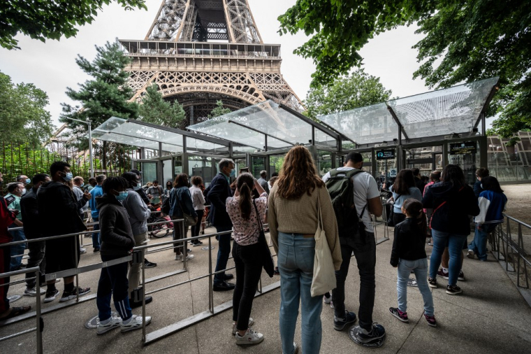 Le nombre de touristes internationaux à Paris a reculé de 42 %. ( AFP / BERTRAND GUAY )