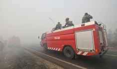 Des pompiers mobilisés pour lutter contre des feux de forêt et de végétation à Banjar, dans le Kalimantan du Sud, le 21 septembre 2026 en Indonésie ( AFP / MUDA SAGALA )