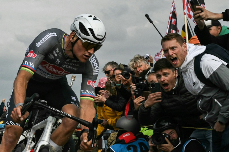 Mathieu van der Poel dans Paris-Roubaix le 13 avril 2025 ( AFP / Jeff PACHOUD )