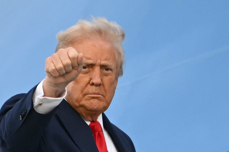 Donald Trump à Stansted, au Royaume-Uni, le 18 septembre 2025. ( AFP / ANDREW CABALLERO-REYNOLDS )