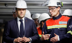Emmanuel Macron, le 12 mai 2023, à Dunkerque ( POOL / PASCAL ROSSIGNOL )