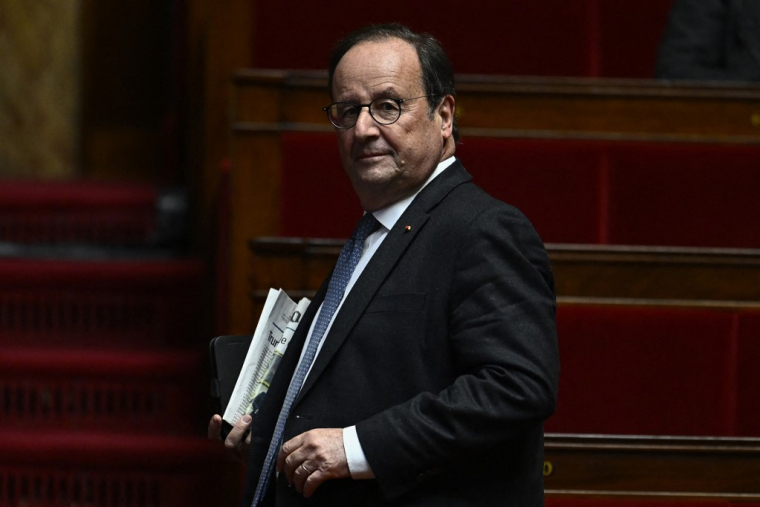 François Hollande à Paris, le 5 février 2025. ( AFP / JULIEN DE ROSA )