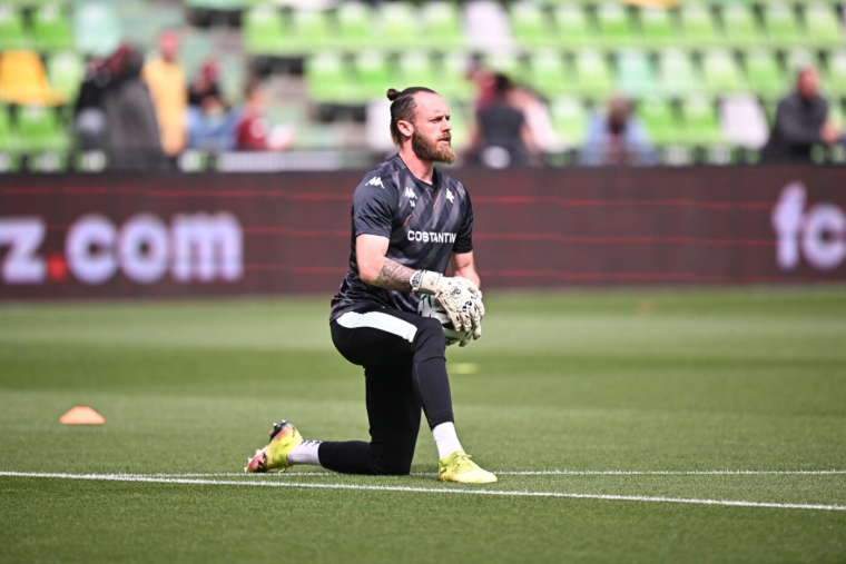 La tuile pour Alexandre Oukidja, victime d’une rupture des ligaments croisés