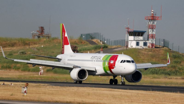 Un avion de TAP Air Portugal à l'aéroport de Lisbonne