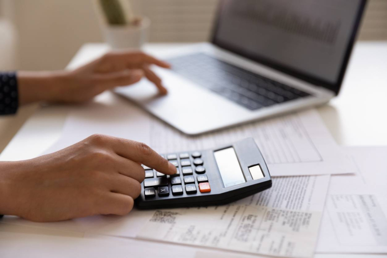 Assurance-vie_ces frais auxquels être vigilant - iStock-fizkes