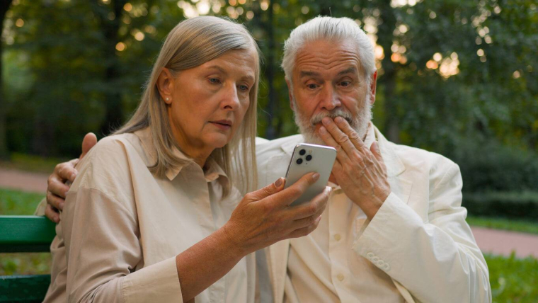 Fraude en ligne : les seniors ciblés par de faux sites d’assurance retraite / iStock.com - Yuliia Kaveshnikova