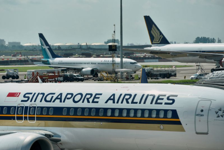 Des avions de Singapore Airlines sont stationnés à l'aéroport de Changi