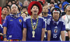 Pourquoi les Japonais préfèrent nettoyer leurs tribunes plutôt que leurs chiottes ?