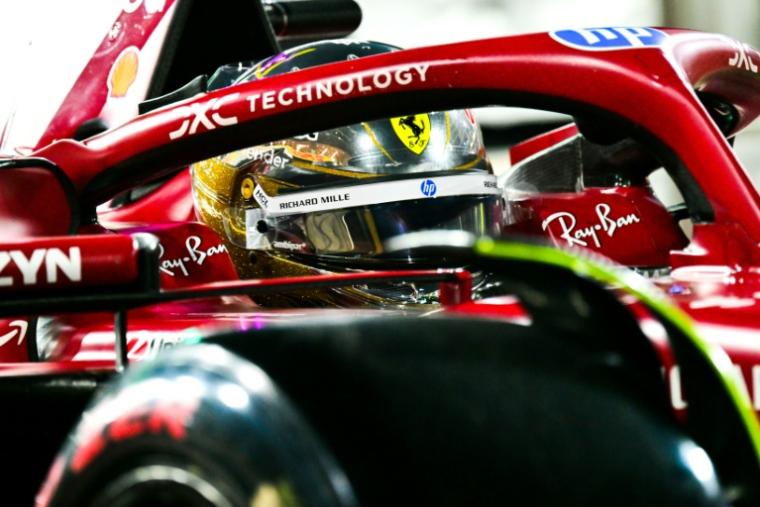 Le pilote britannique Lewis Hamilton (Ferrari) lors de la séance de qualifications du Grand Prix de Formule 1 d'Abou Dhabi sur le circuit de Yas Marina le 6 décembre 2025. ( AFP / Andrej ISAKOVIC )