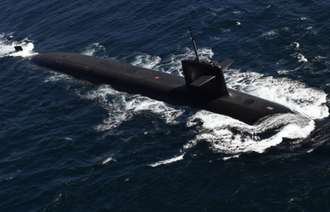 Le sous-marin nucléaire lanceur d'engins français, Le Terrible, en mer, le 4 juillet 2017. ( POOL / FRED TANNEAU )