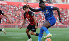 Deux joueurs de deux clubs différents écrivent le même message d'adieux