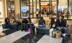 Des personnes dans un centre Westfield à San Francisco
