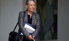 La Première ministre Elisabeth Borne quitte le Palais de l'Elysée après la réunion hebdomadaire du gouvernement