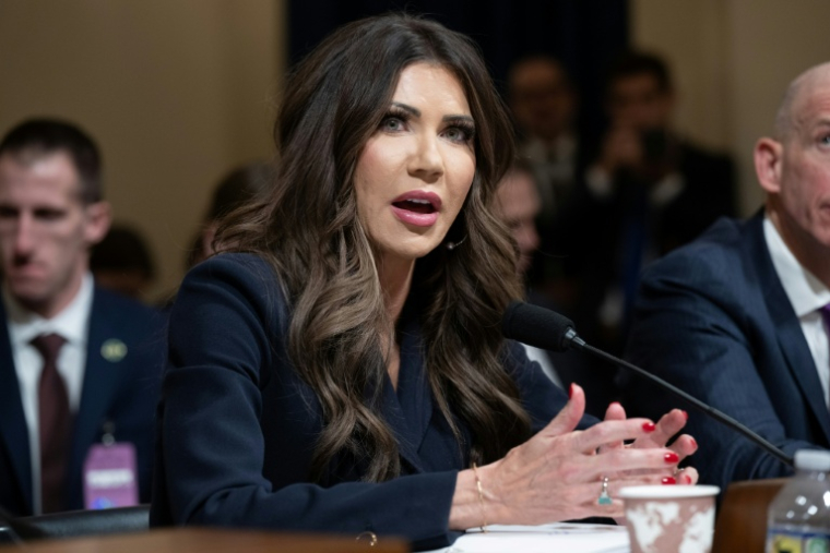 La ministre américaine de la Sécurité intérieure Kristi Noem lors d'une audition devant le Congrès, le 11 décembre 2025. ( AFP / SAUL LOEB )