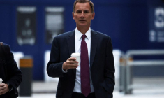 Le nouveau ministre britannique des Finances, Jeremy Hunt, arrive à la BBC, à Londres