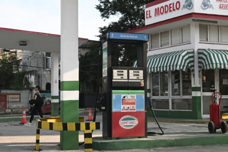 AUne station-service en rupture de carburants à La Havane, le 13 mai 2026 à Cuba ( AFP / YAMIL LAGE )