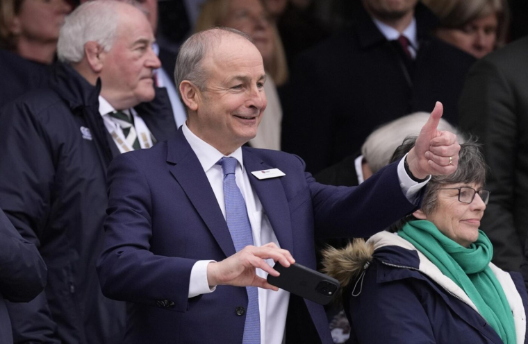 Le premier ministre irlandais au soutien de son sélectionneur après ses propos sur Israël