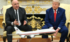 Le président américain Donald Trump (à droite) reçoit son homologue libanais Joseph Aoun dans le Bureau ovale de la Maison Blanche, à Washington, le 21 juillet 2026 ( AFP / SAUL LOEB )