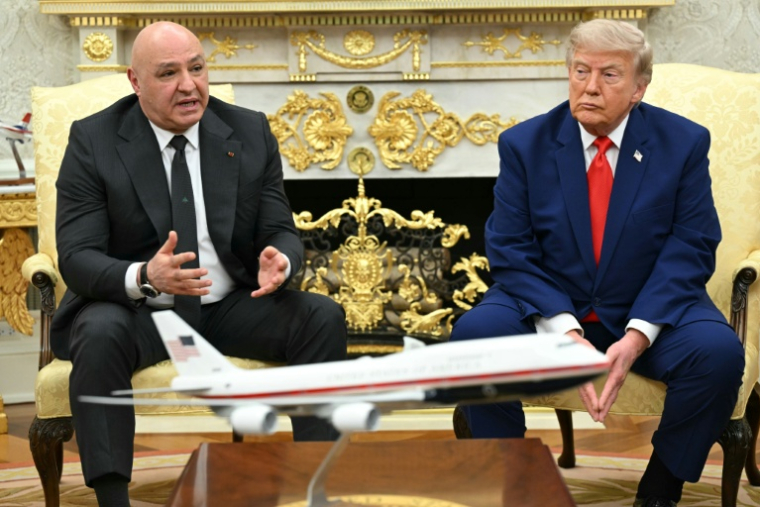 Le président américain Donald Trump (à droite) reçoit son homologue libanais Joseph Aoun dans le Bureau ovale de la Maison Blanche, à Washington, le 21 juillet 2026 ( AFP / SAUL LOEB )