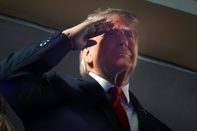 Donald Trump avant le début du match 3 de la finale NBA au Madison Square Garden de New York ( GETTY IMAGES NORTH AMERICA / Samuel Corum )