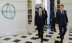 Le président Emmanuel Macron et le maire de Marseille Benoît Payan, le 26 octobre 2026 à l'hôtel de ville de Marseille ( POOL / Aurelien Morissard )