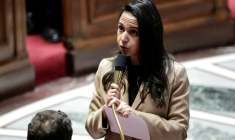 La ministre des Outre-mer Naïma Moutchou lors d'une séance de questions au gouvernement le 18 février 2026 à l'Assemblée, à Paris ( AFP / STEPHANE DE SAKUTIN )