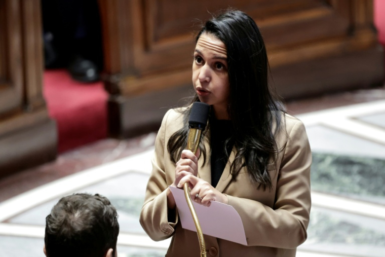 La ministre des Outre-mer Naïma Moutchou lors d'une séance de questions au gouvernement le 18 février 2026 à l'Assemblée, à Paris ( AFP / STEPHANE DE SAKUTIN )