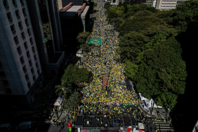 Vue aérienne d'une manifestation de partisans de l'ex-président brésilien à Sao Paulo, le 3 août 2025 ( AFP / Nelson ALMEIDA )