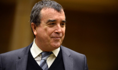 Arnaud Lagardère à Paris, le 17 février 2022. ( AFP / JULIEN DE ROSA )