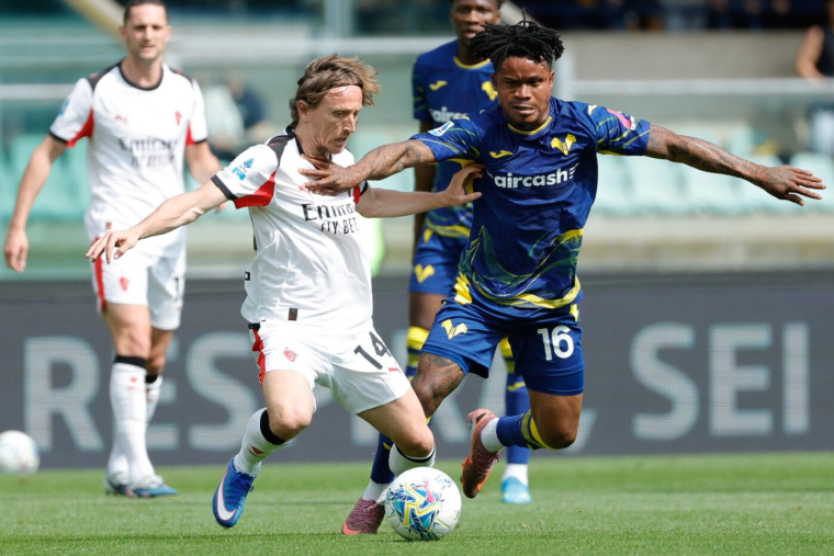 Un ancien de l'OL se bat avec un supporter en Italie
