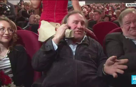 La défense de Gérard Depardieu par Emmanuel Macron fait polémique