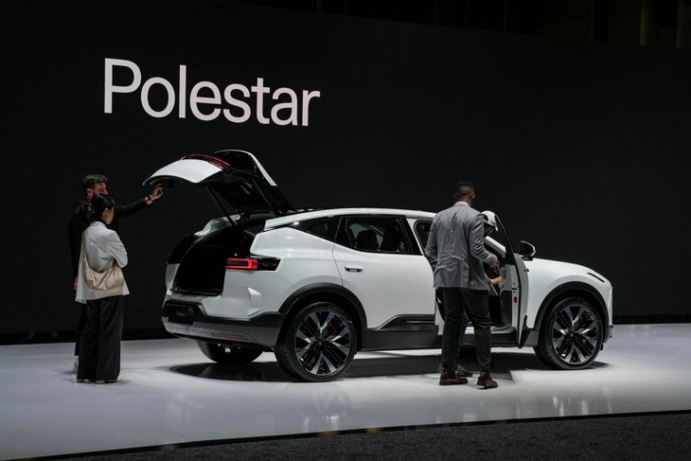 Le logo de Polestar lors de l'avant-première du Salon international de l'automobile de New York