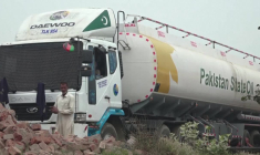 Pakistan: devant un dépôt pétrolier vide, la crainte d'une pénurie de carburant plane