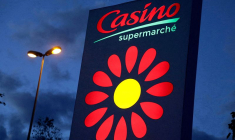 Le logo du supermarché Casino à Cannes, en France